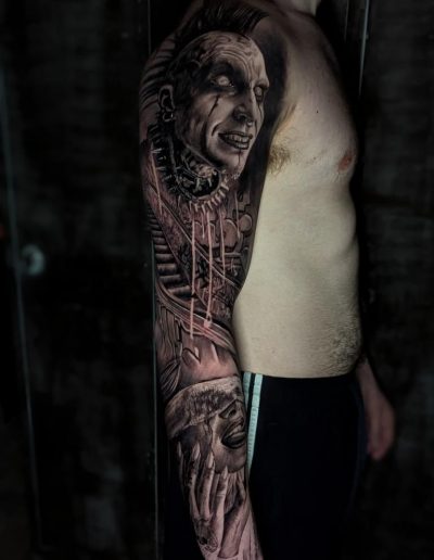 Tatouage réalisme noir et gris compo Punk