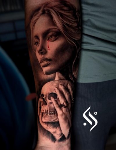 Composition réalisme en noir et gris