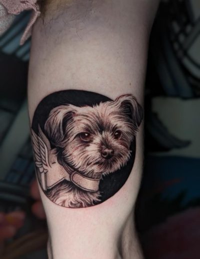tatouage réalisme chien, pièce moyenne