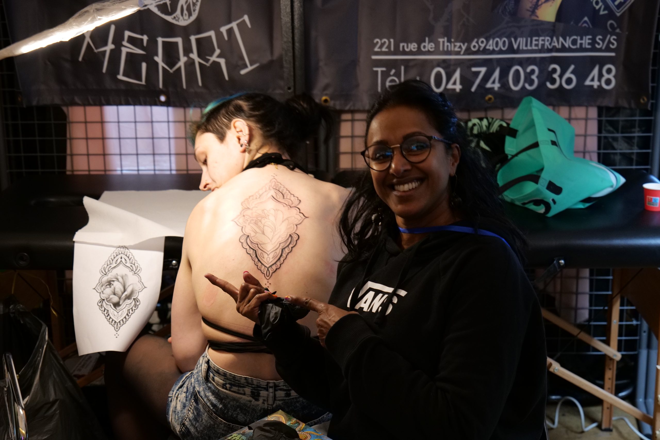Mémé Kahn tatoueuse sur Villefranche